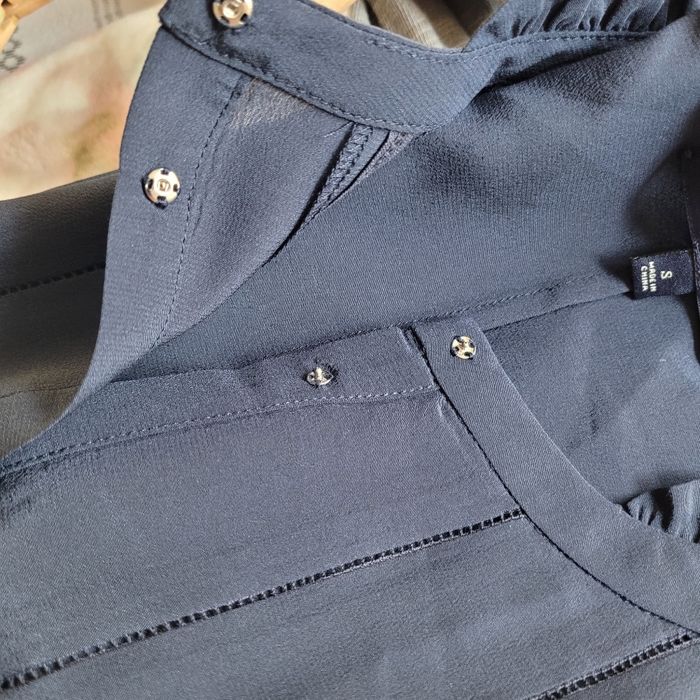 Madewell  silk sleeveless blue blouse  size small hidden snap front - Picture 6 of 6